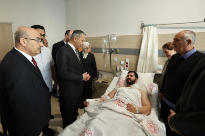 Bakan Yerlikaya’dan Yalova’daki yaralı polislere ziyaret