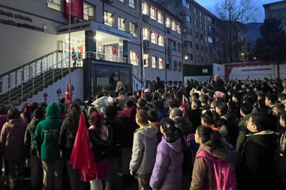 Bursa'da deprem şehitleri için saygı duruşu