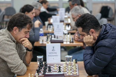 İzmir Güzelbahçe’de satranç turnuvası düzenlendi