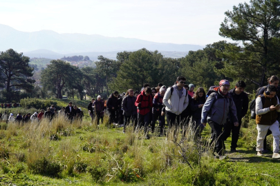 İzmir'de gençler baharı doğayla karşıladı